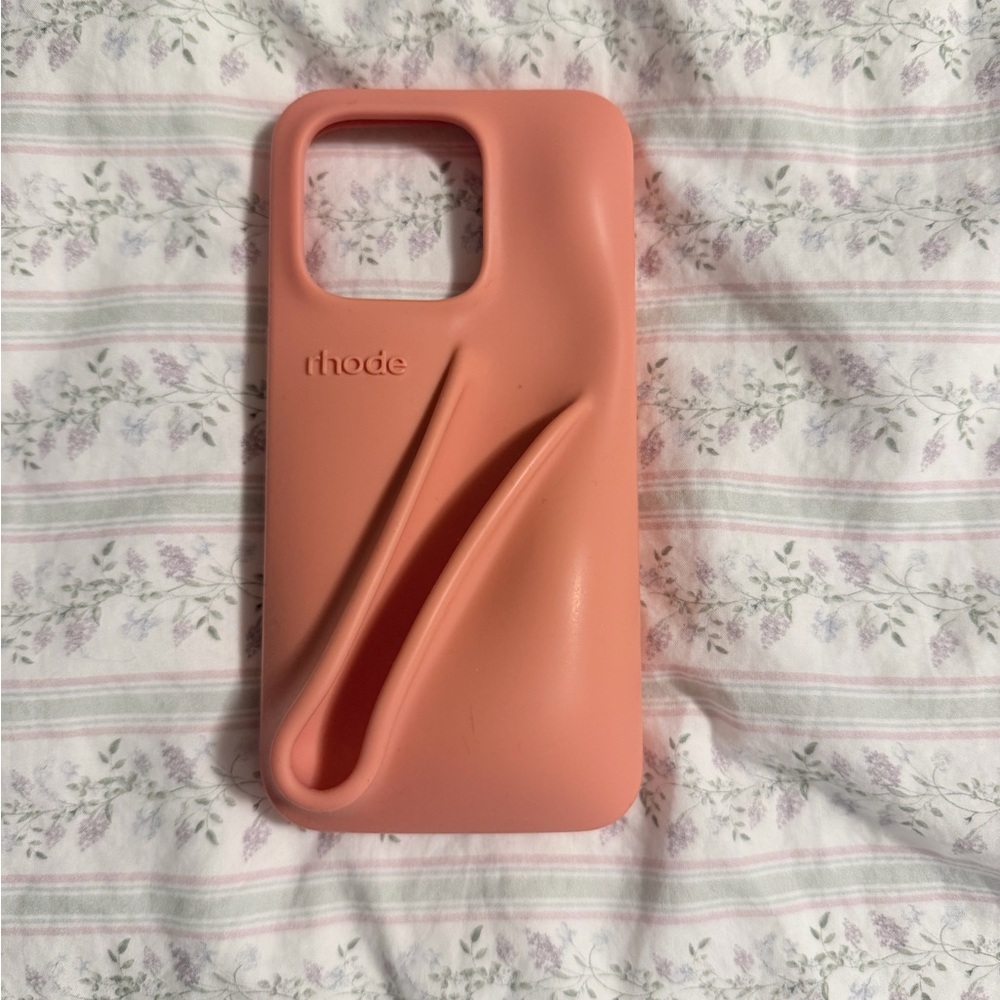 RHODE iPhone 15 Pro Case in Peach Pit